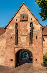 Naklejka premium Riquewehr medieval city gate with draw bridge in Alsace France