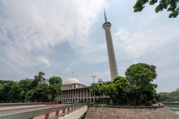 Obraz premium インドネシア国立モスクの外観