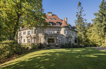 Fototapeta na wymiar Pittock mansion property Portland Oregon.