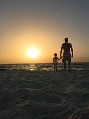 Fototapeta premium Sunrise with Family 