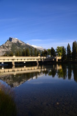 Obraz premium Mount Rundle Reflected in the Bow River