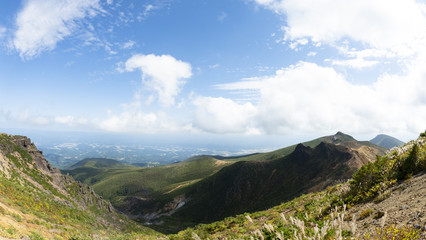 	鉄山方向から見た安達太良山