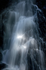 Fototapeta na wymiar 光る滝