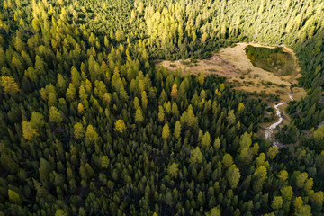 Valmalenco (IT) - Vista aerea panoramica del laghetto all'alpe Entova 