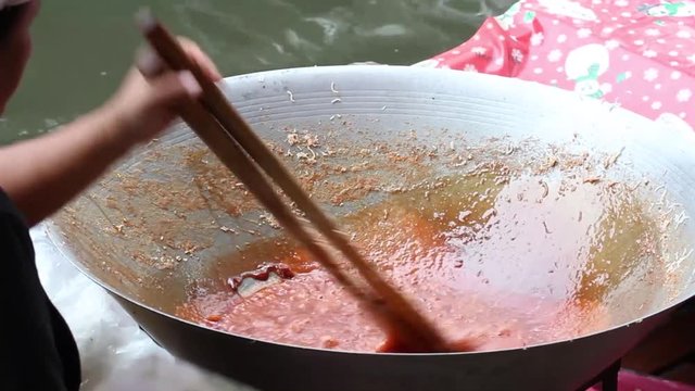 Cooking sweet and sour crispy noodles, Mee Krob