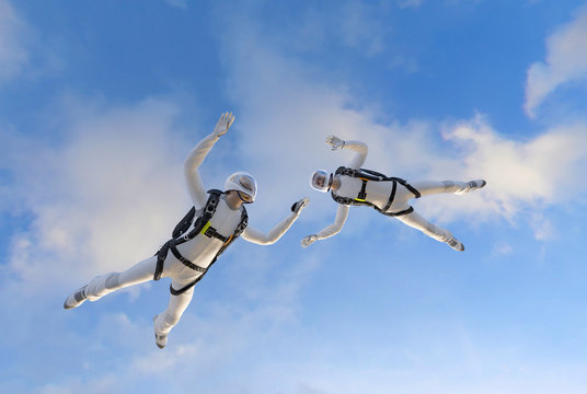 2 Skydiver Fallschirmspringer im freien Fall