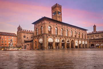 View of Main Square (Piazza Maggiore) with the Fountain of Neptune and Palazzo d'Accursio, Bologna, Italy - obrazy, fototapety, plakaty