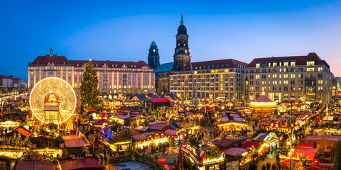 Striezelmarkt in Dresden im Winter, Sachsen, Deutschland - obrazy, fototapety, plakaty