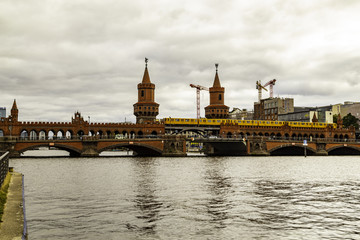 Berlin, Oberbaumbrücke, S-Bahn
