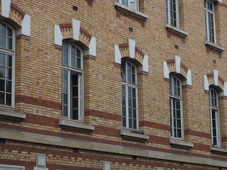 Arched lintels with white painted keystones and supporting abutments