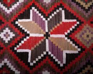 Ковер ручной работы с изображением звезды. Ретро стиль. Украинский орнамент.