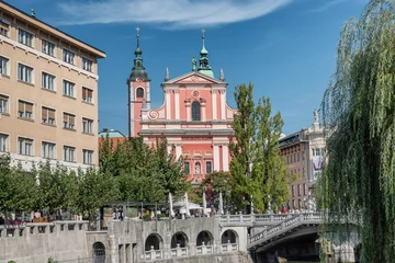 Crédence de cuisine en plexiglas Canal Ljubljana city center with canals and waterfront in Slovenia