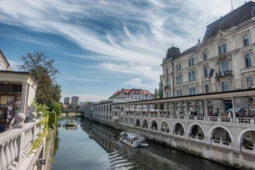 Fototapete Kanal Stadtzentrum von Ljubljana mit Kanälen und Uferpromenade in Slowenien