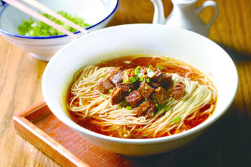 Braise in soy sauce meat noodles