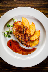 Grilled chicken fillet with apples