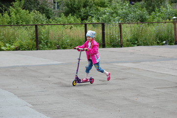 girl on scooter © Светлана Симкина