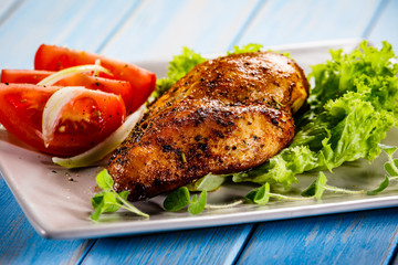Grilled chicken fillet and vegetables