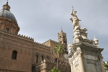Fototapeta premium Palermo, Italy - September 07, 2018 : View of Santa Rosalia statue in front of Palermo cathedral