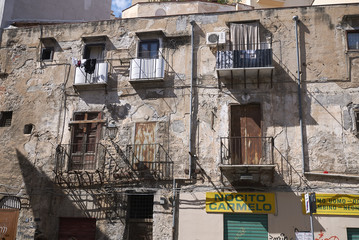 Fototapeta na wymiar Palermo, Italy - September 08, 2018 : Old building in Palermo