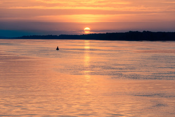 закат на реке