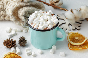 Obraz na płótnie Canvas Mug of cocoa with marshmallows and winter decor