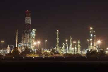 Fototapeta na wymiar Refinery at Night
