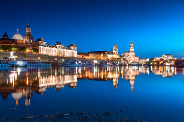 Fototapeta na wymiar Night scene of Dresden