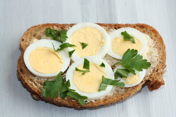 Sandwich with boiled egg and parsley.