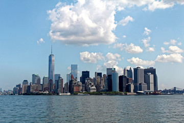 Fototapeta premium Nowy Jork, Usa - 5 sierpnia 2014: Skyline Manhattanu widziany z rzeki Hudson
