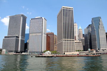 Obraz premium Manhattan Skyline z Empire State Building nad rzeką Hudson, Nowy Jork, USA, 8 sierpnia 2017 r