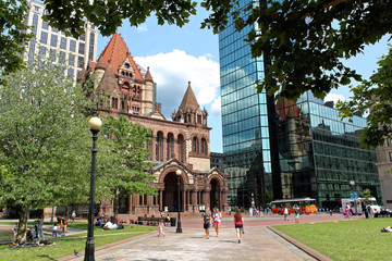 Boston, USA - July 31, 2014: The John Hancock Building and Trinity Church at Copley Square in Boston, Massachusetts. - obrazy, fototapety, plakaty