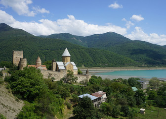 Fototapeta na wymiar Ananuri Monastery Castle View