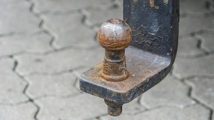 die rostige Anhängerkupplung