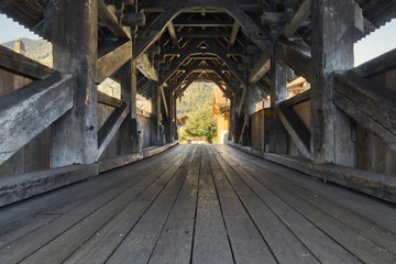 Fototapeta na wymiar Alte Holzbrücke in Gsteigwiler in Interlaken Kanton Bern