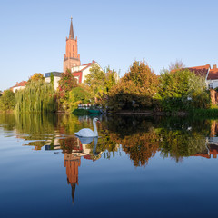 Fototapeta na wymiar Sankt-Marien-Andreas-Kirche im alten Hafen der Stadt Rathenow im Havelland