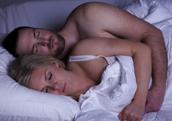 Obraz na płótnie Canvas young woman sleeping in bed
