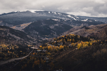 Obraz premium Landscape view of Vail Valley after after an autumn snow storm. 