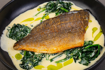 Dorada fish with spinach
