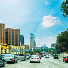 Obraz premium Ruch na autostradzie 110 w Los Angeles