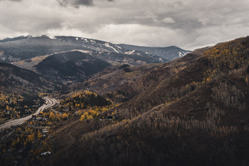 Obraz premium Landscape view of Vail Valley after after an autumn snow storm. 