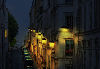 Fototapeta na wymiar Narrow street in Paris by night