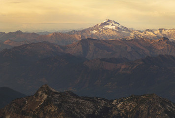Fototapeta na wymiar Flying high above the Cascade mountains in Washington State
