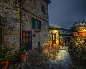 Fototapeta na wymiar Picturesque corner in Monteriggioni by night