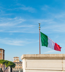 Naklejka premium Italian flag in Altar of the Fatherland in Rome