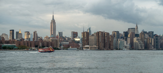 Naklejka premium The City from Brooklyn