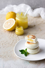 Cheesecakes on rice flour with lemon kurd for breakfast