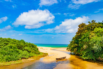 沖縄石垣島　平久保地区のビーチと木製カヌー