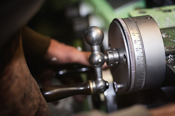 Cross feed handwheel of lathe machine