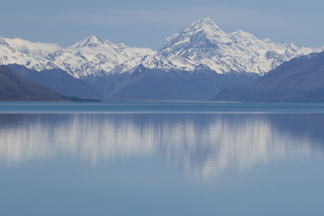 Fototapeta na wymiar Frozen world of Mt Cook in New Zealand; breathtaking views