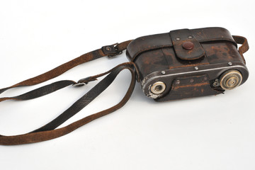 Antique 35 mm film camera in a brown leather case with a carrying strap, rear view against a white background